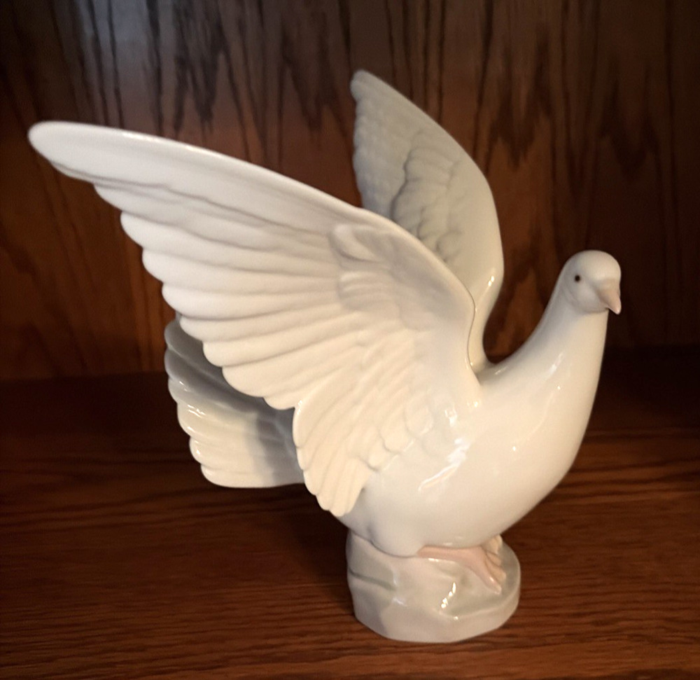 Lladro "Dove Taking Flight" #6288 Porcelain Figurine, 1996, Spain — 8.5" Rare